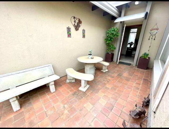 4 BEDROOM HOUSE FOR SALE IN NOORDHEUWEL